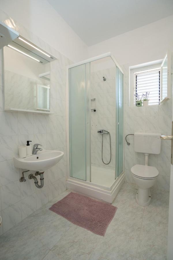 Apartments And Rooms Ljubica Lun  Exterior photo